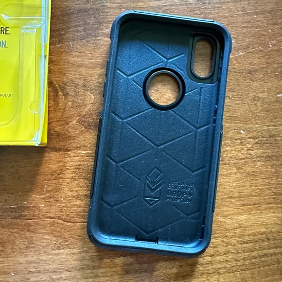 OtterBox Commuter series case. Apple iPhone X/XS Black. - Picture 3 of 7